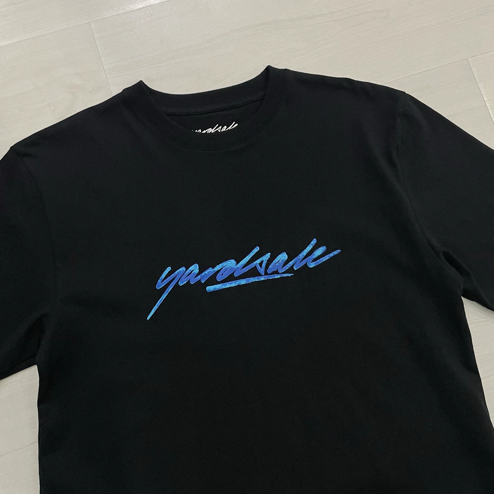 Camiseta Yardsale Skateboards - Script Logo Tee (Black)